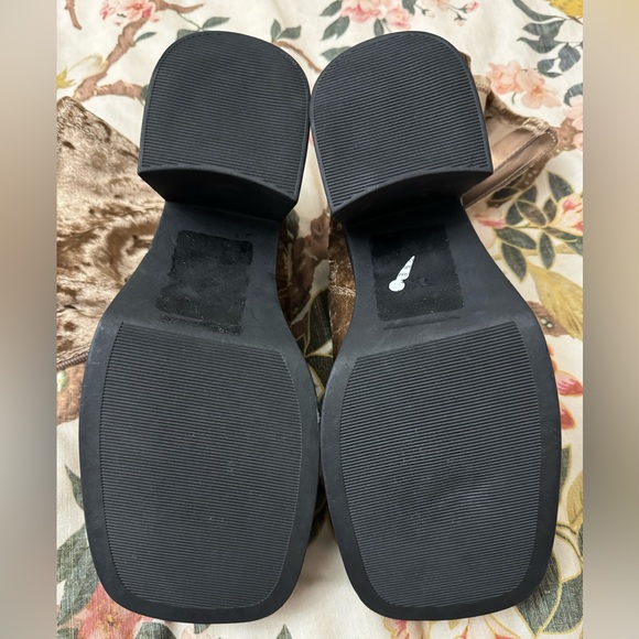 Steve Madden Klayton Boot In Mushroom Velvet - Picture 11 of 14